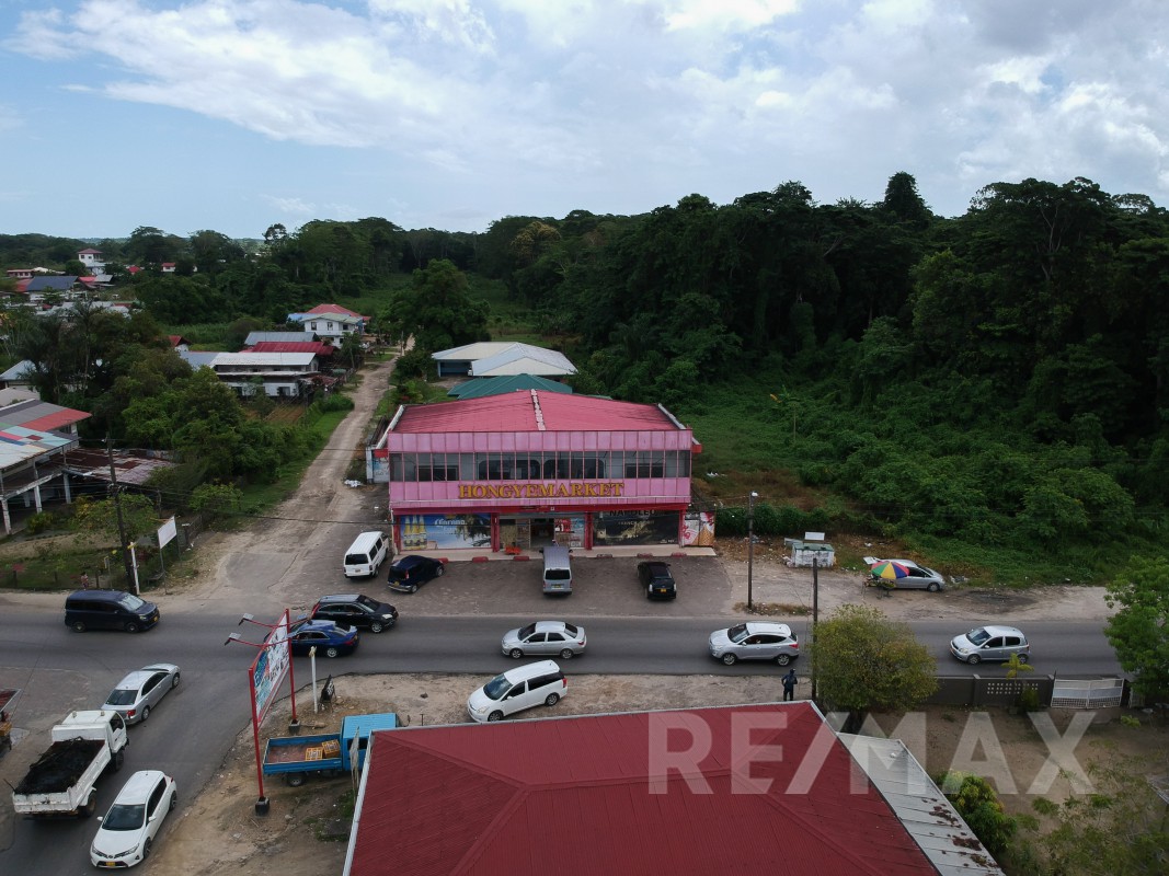 Kwattaweg 568 RE/MAX Suriname Our real estate agents assist you