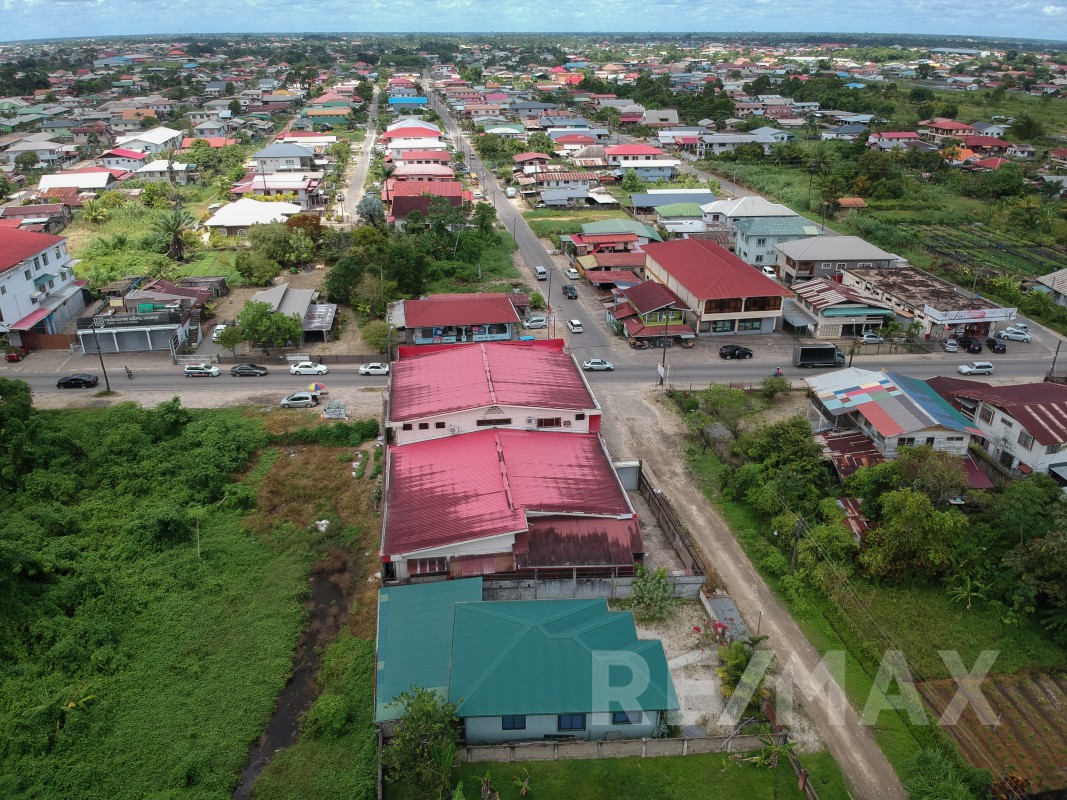 Kwattaweg 568 RE/MAX Suriname Our real estate agents assist you