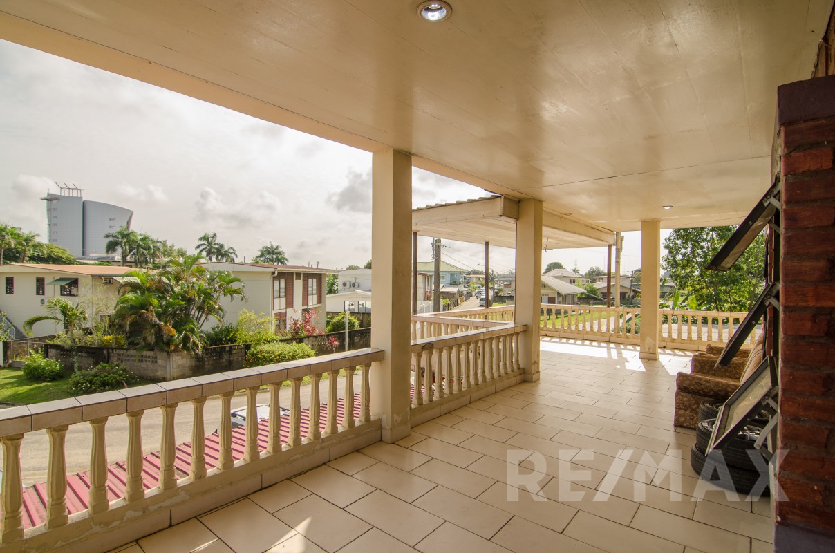 Langagrasiestraat 55 RE/MAX Suriname Our real estate agents