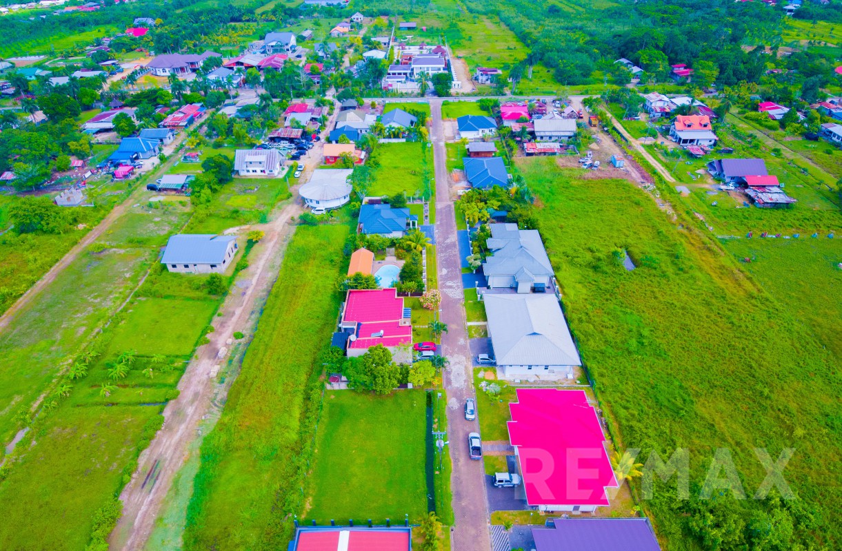 Leiding 11 33 Gated Community RE/MAX Suriname Our real estate