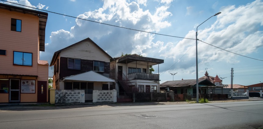 RE/MAX Suriname - Our real estate agents assist you with buying or ...